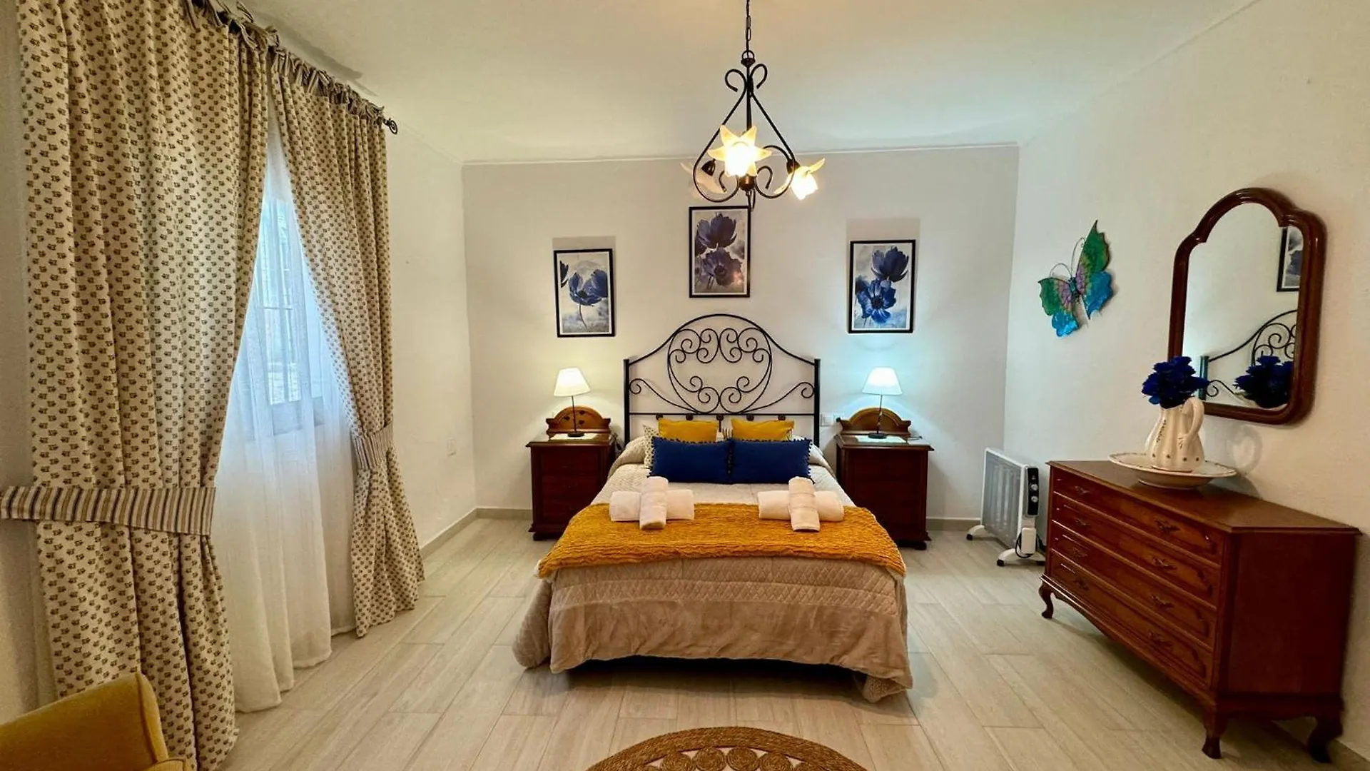 La Casa De Mis Padres Villa Juzcar Holiday home